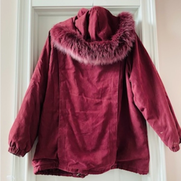 ST JOHNS PLUS SIZE 1X WINTER COAT WITH FUR HOOD. VERY WARM! - Picture 3 of 5